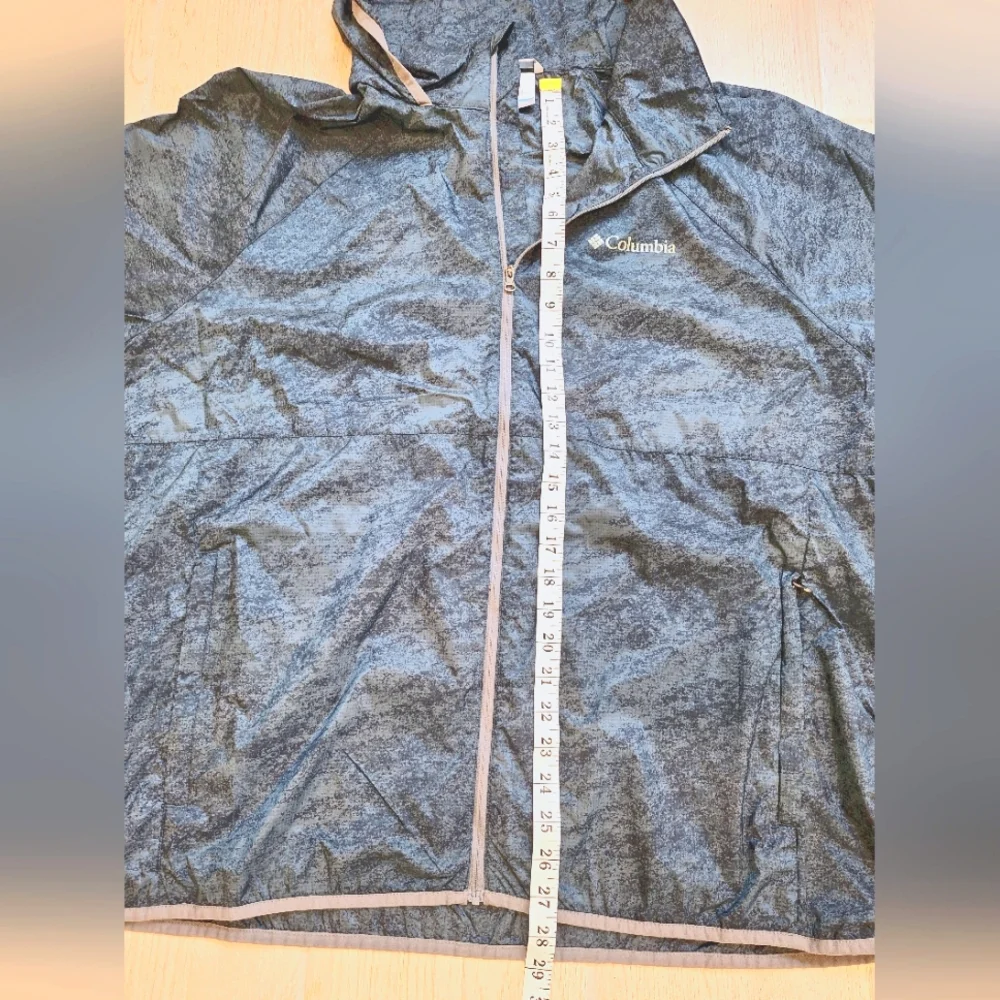 Columbia men's lightweight grey hooded windbreaker rain jacket- size XL